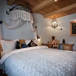 Bambi Boutique 3*