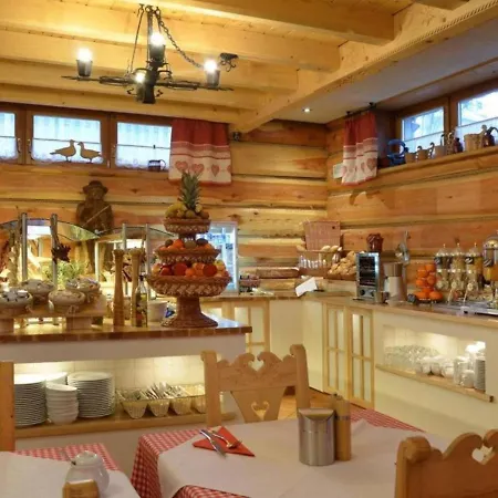 לינה וארוחת בוקר Bambi Boutique 3*